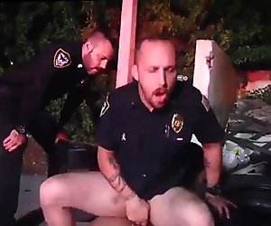 Polisi seksi gay _homie _mengambil jalan yang mudah